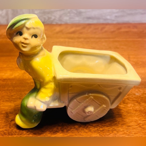 Vintage Shawnee Dutch Boy & Cart Ceramic Planter - Picture 1 of 12